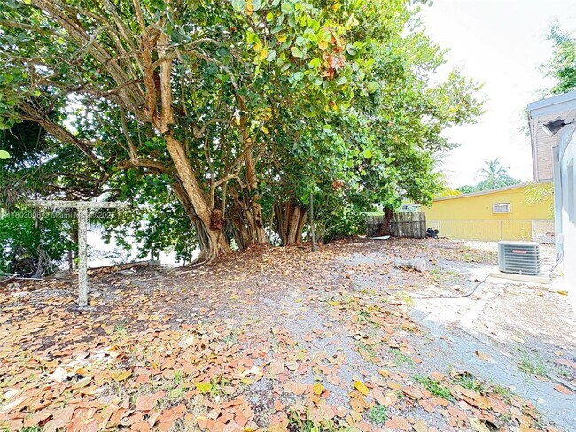 Building Photo - 3810 SW 55th Ave