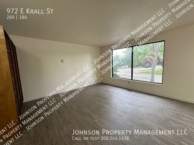 Building Photo - 972 E Krall St