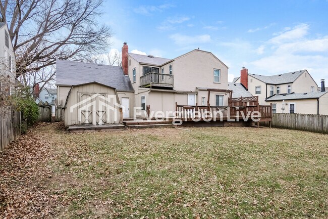 Building Photo - 8016 Holmes Rd