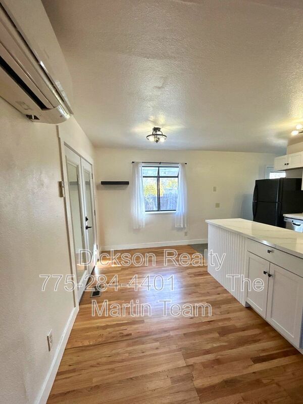 Building Photo - 640 James Ln