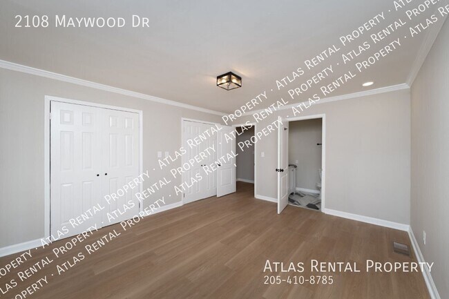 Building Photo - 2108 Maywood Dr
