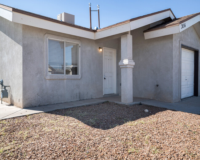 Building Photo - Mission Valley 3 Bedroom 1 Bath