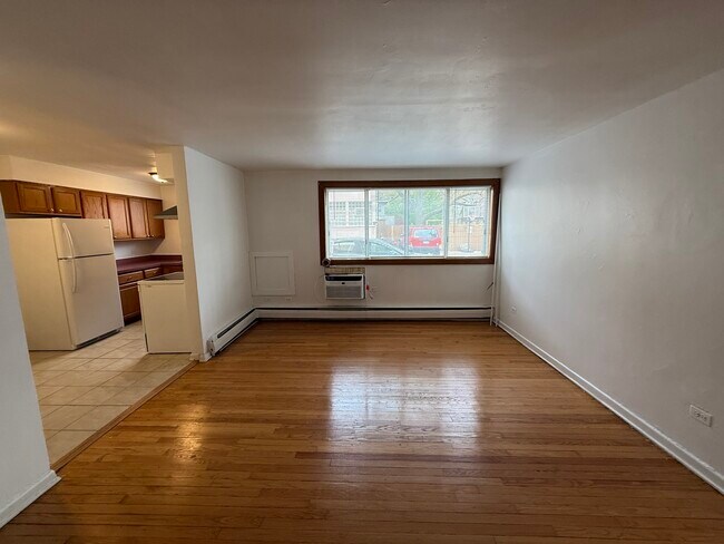 Building Photo - 1408 W Juneway Terrace