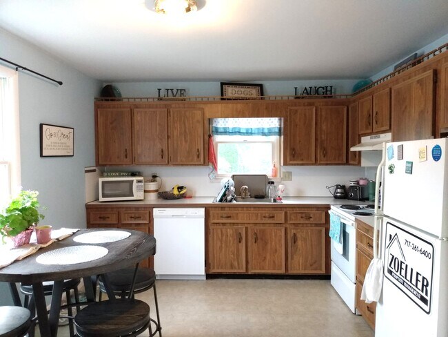 Building Photo - 2860 Fillmore Dr