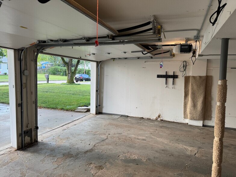Building Photo - 4805 N 96th St