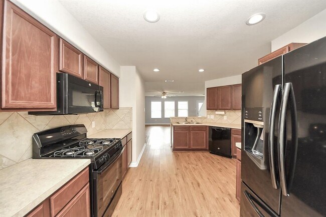 Building Photo - 9914 Swallow Dr