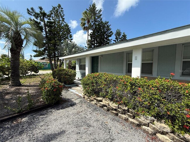 Building Photo - 14402 N Bayshore Dr