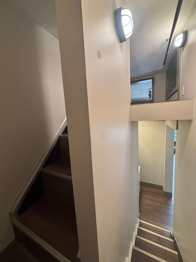 Building Photo - Move Downtown on Park Central Square 2 bed...