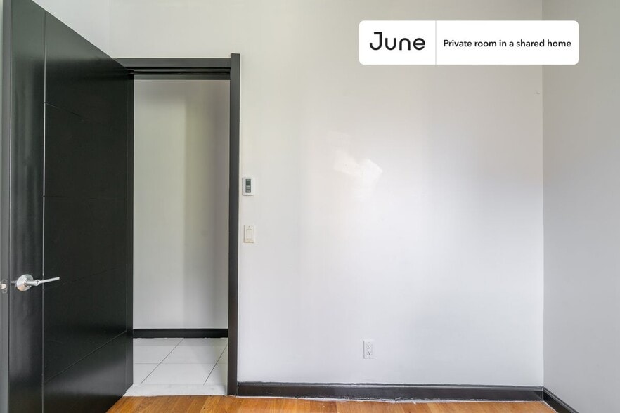 Building Photo - Room in Shared 3 bed/2 bath home