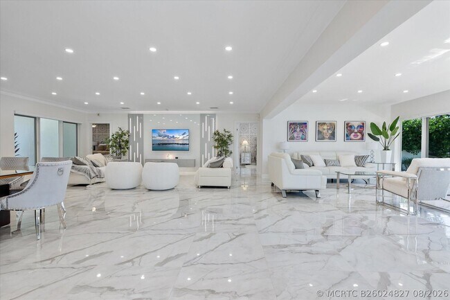 Building Photo - 207 Royal Palm Dr