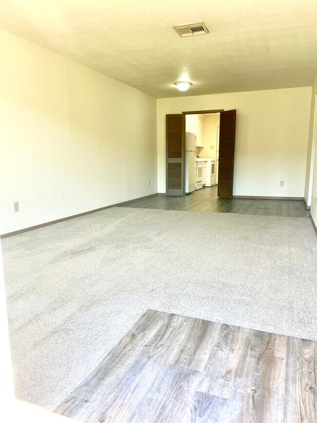 Building Photo - 5458 Folsom Dr