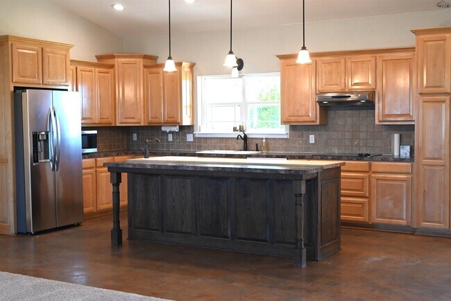 Building Photo - 2460 Wranglers Retreat