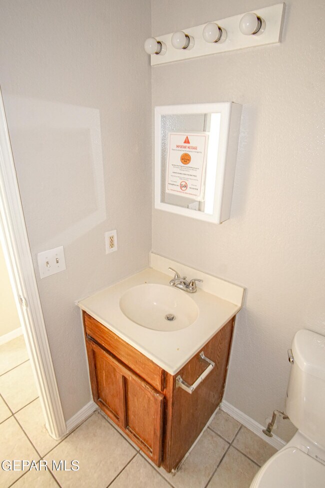 Building Photo - 216 S Schutz Dr