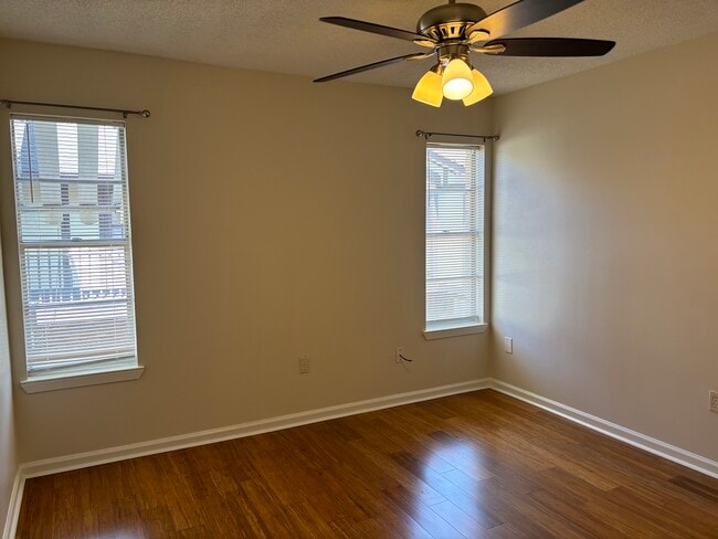 Building Photo - 4513 Tabony St