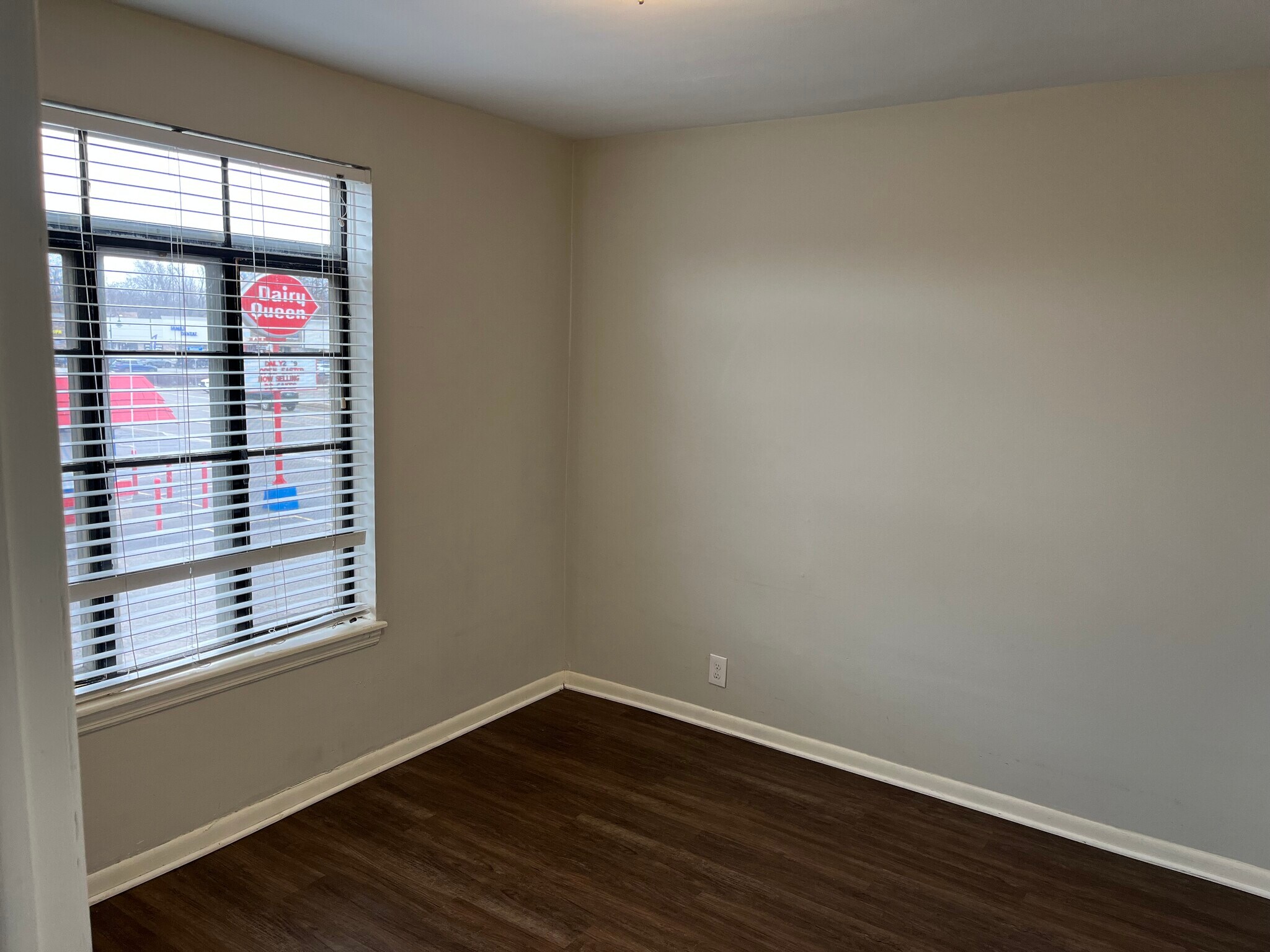 Building Photo - 2900 Orchard Lake Rd