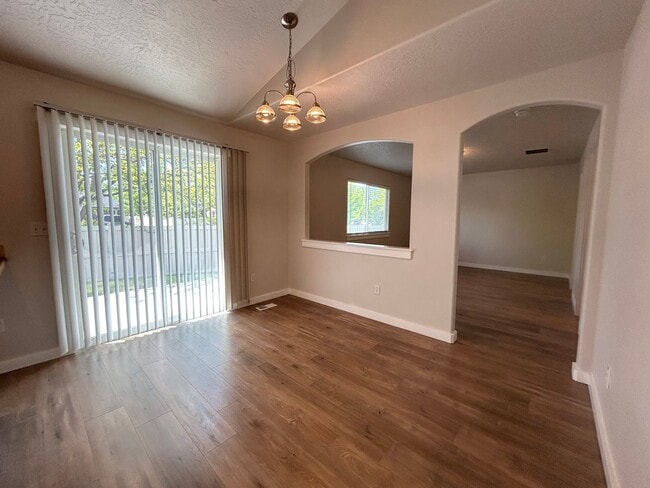 Building Photo - Beautiful4 Bedroom Home in Kuna