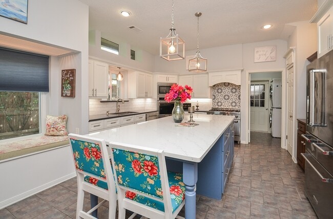 Building Photo - 827 Millpond Dr