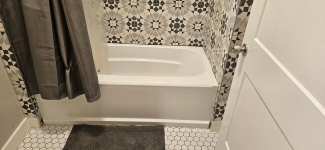 Building Photo - 3014 E 16th St