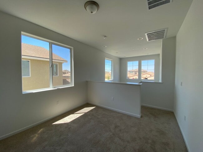 Building Photo - Spacious 4-Bedroom New Build in Prime Nort...