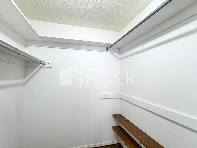 Building Photo - 1005 Van Buren Ave NW