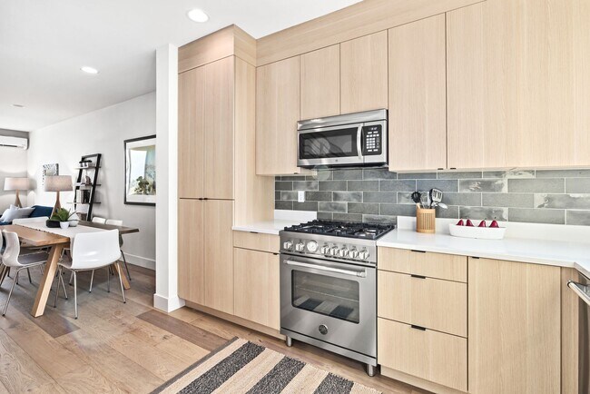 Building Photo - Wallingford Townhome