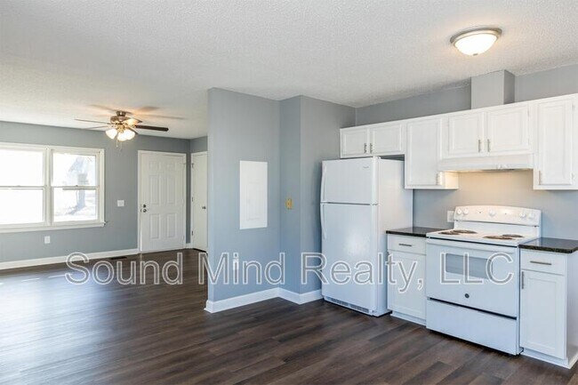 Building Photo - 700 Western Ave