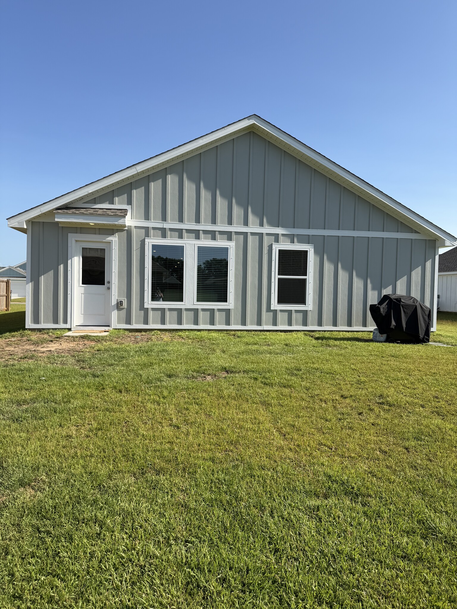 Building Photo - 16933 Valencia Way