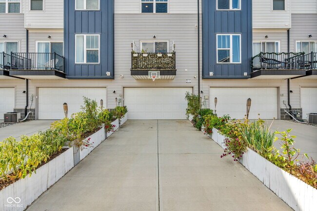 Building Photo - 315 Steeples Blvd