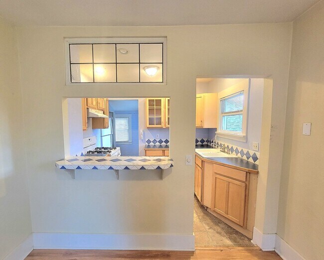 Building Photo - Are you looking for a short 5 Month Lease? | Cozy 1 Bed, 1 Bath Home in Desirable SE Portland