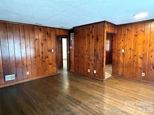 Building Photo - 3104 Creighton Dr