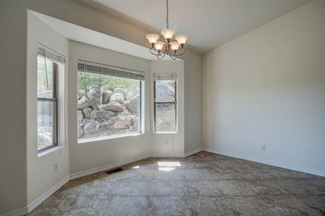 Building Photo - Large 4 bed, 3 bath home in Prescott for R...