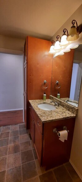 Building Photo - 1710 Sapphire Trl
