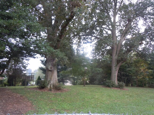 Building Photo - 4014 Avera Ave