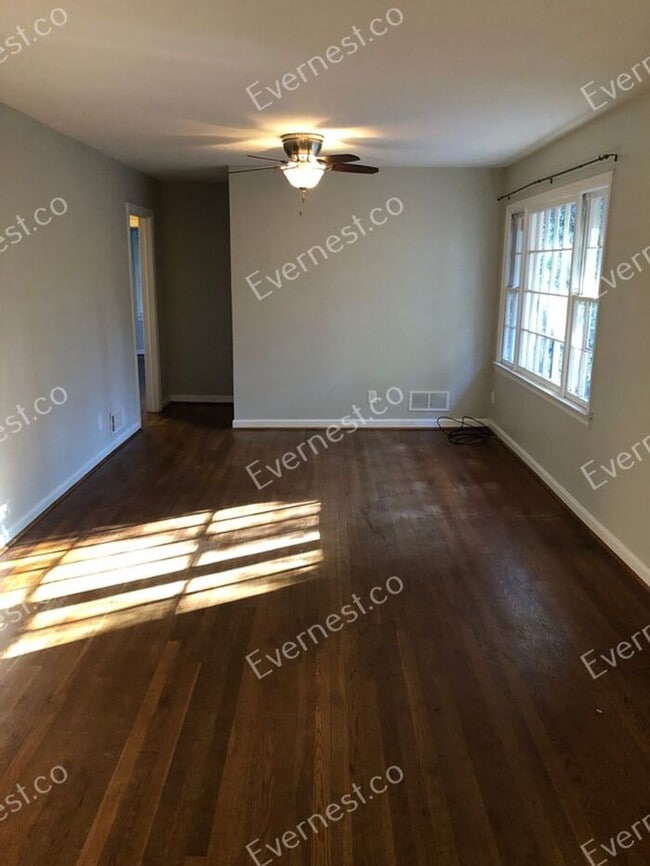 Building Photo - 1915 Fairway Cir NE