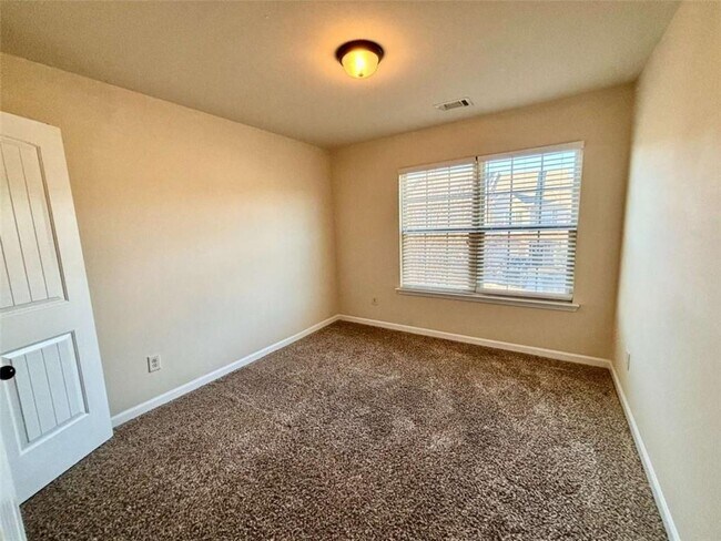 Building Photo - 2723 Morgan Glen Rd NE