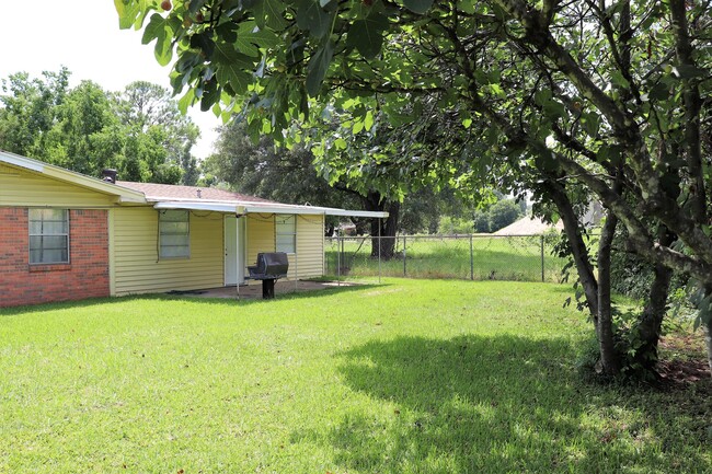Building Photo - Bossier City, LA - 71112 - Beautifully upd...