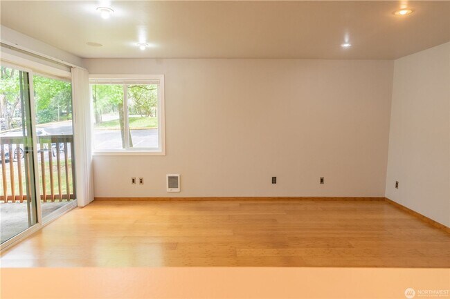Building Photo - 1Bd/1Ba Redmond Condo