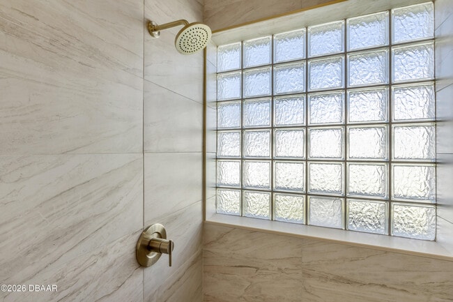 Building Photo - 646 S Pine St