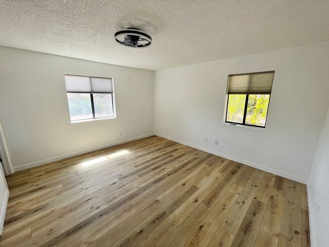 Building Photo - HOUSE - VILLAGE OF OAK CREEK