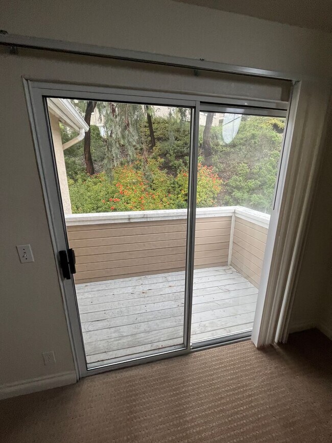 Building Photo - Its has that WOW Factor! Great Location and Spacious 3 Bedroom Available Early May!