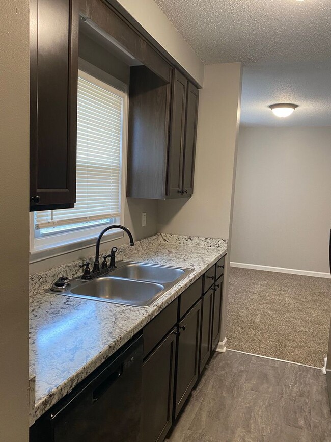 Building Photo - Newly Remodeled! 3Bdr/2Ba Home