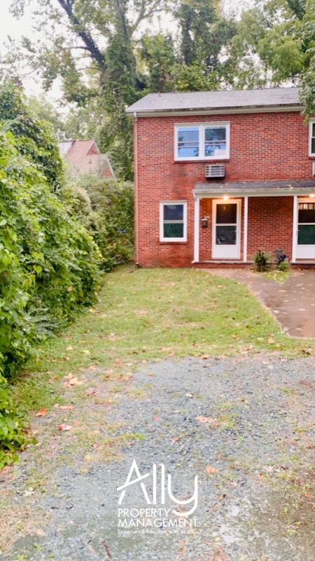 Building Photo - 122 Harmon St