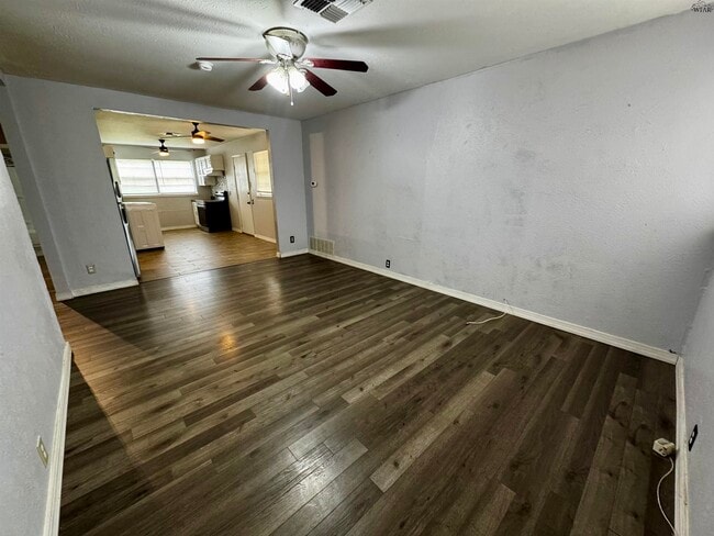 Building Photo - 1504 Red Fox Rd