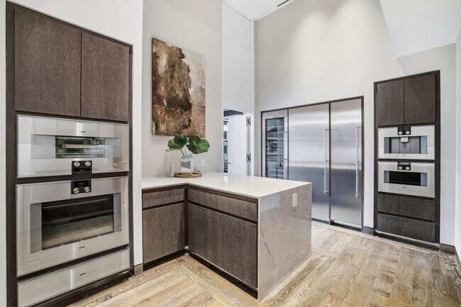 Building Photo - 111 W 57th St