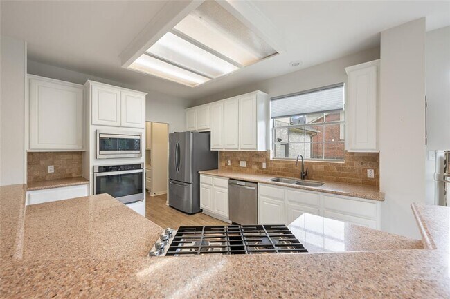 Building Photo - 2045 St Andrews Dr