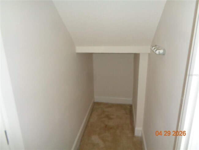 Building Photo - 210 Woodhouse Ln