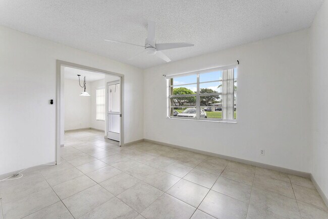 Building Photo - 1521 NW 18th Ave