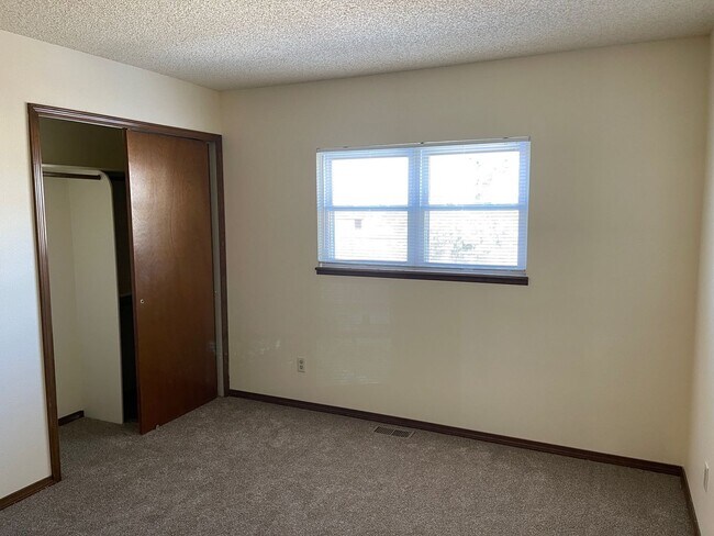 Building Photo - 4 Bedroom Rancher off of Powers Blvd
