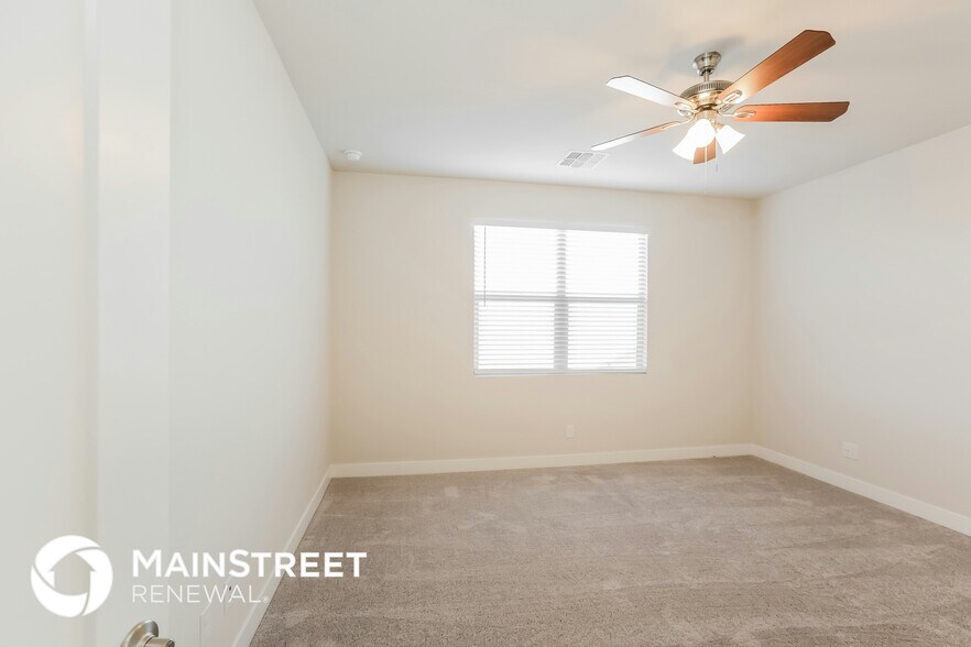 Building Photo - 8708 S 69th Dr