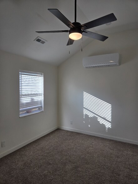 Building Photo - 131 2nd St